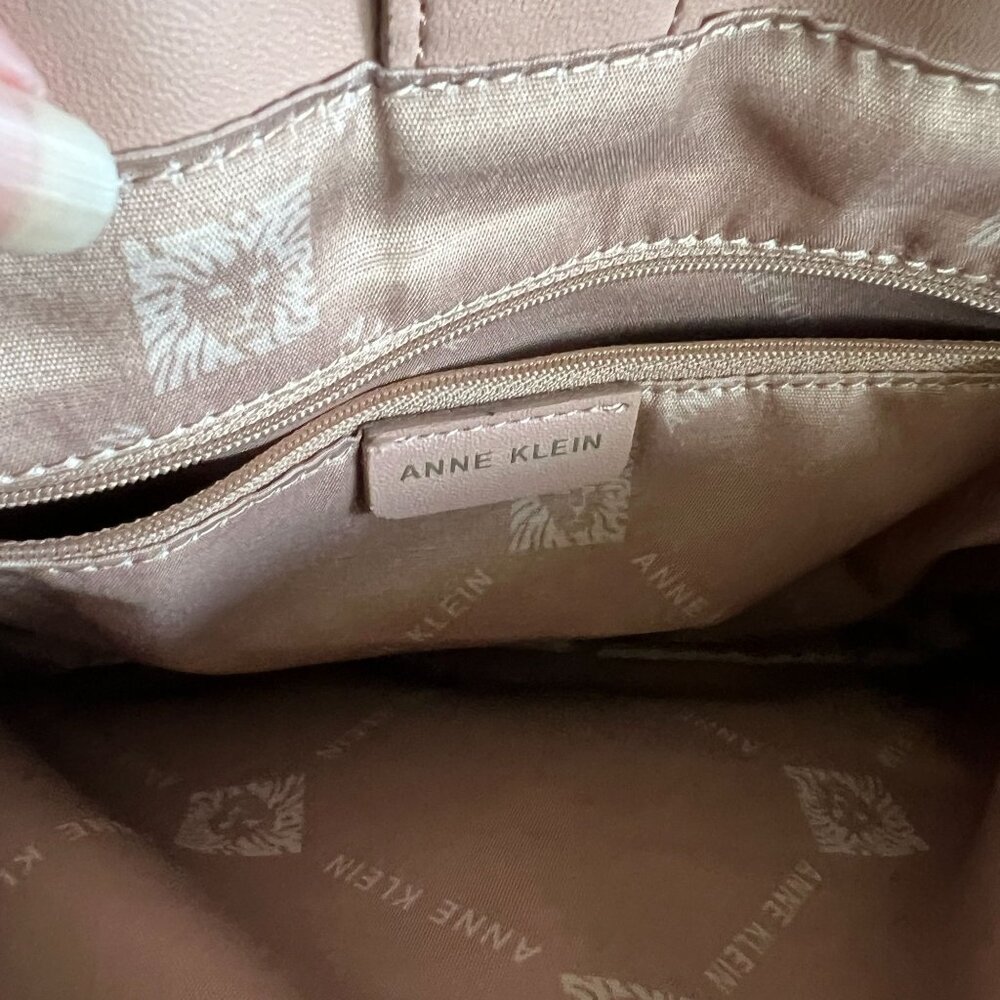 Anne Klein Quilted Tote Bag With Gold Chain Straps & Logo - Picture 4 of 7